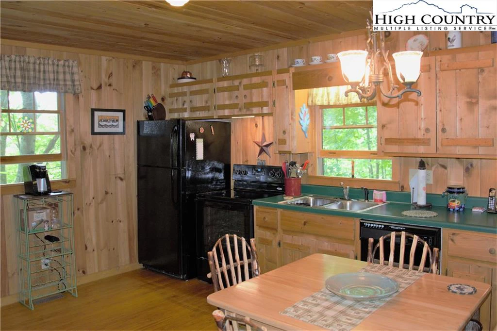 Image number 2 for the current listing