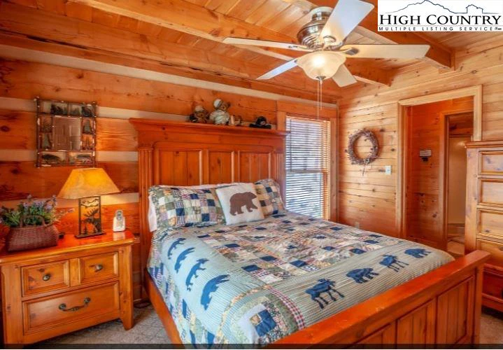 Image number 15 for the current listing
