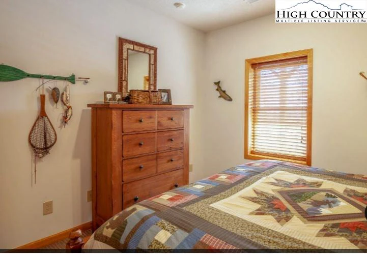 Image number 9 for the current listing