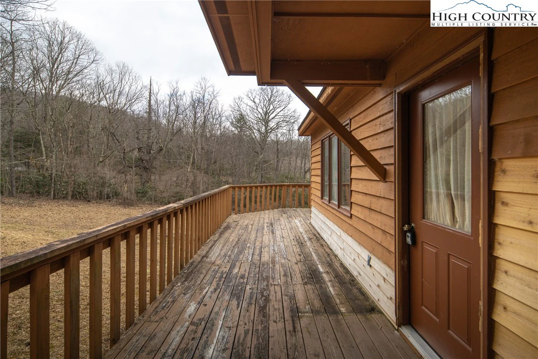 Image number 19 for the current listing