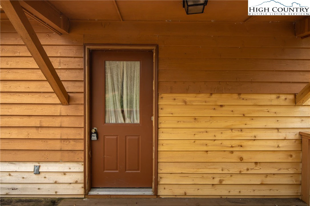 Image number 14 for the current listing