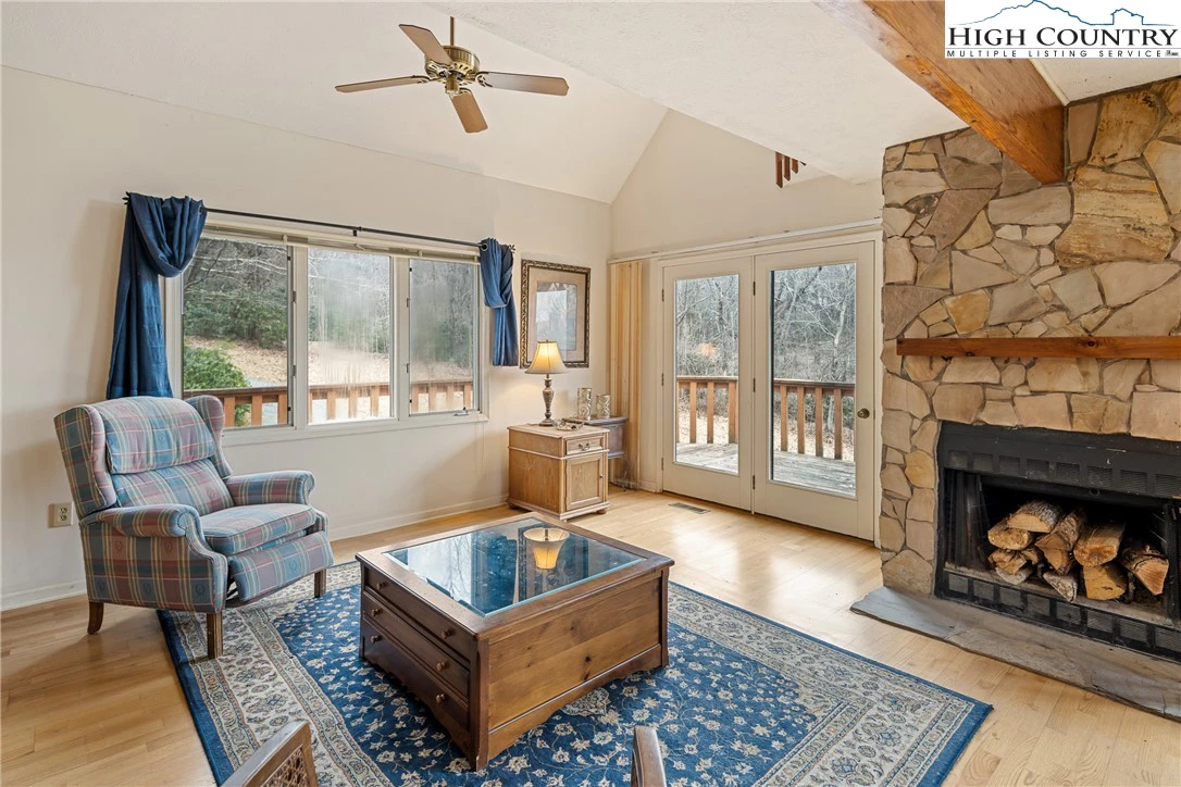 Image number 9 for the current listing