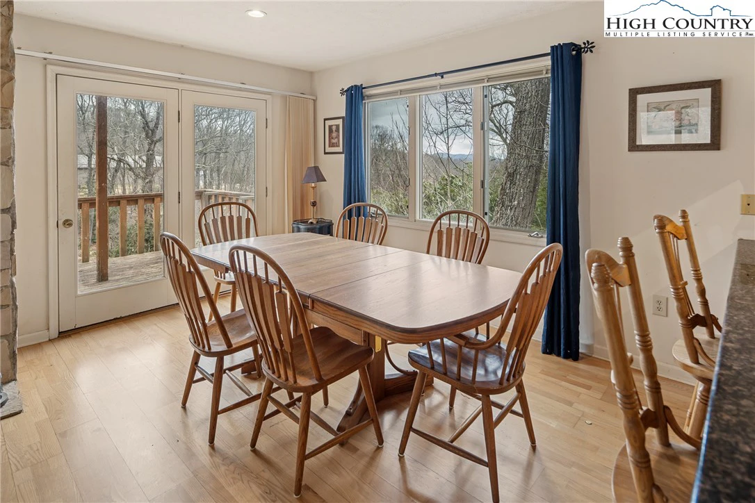 Image number 13 for the current listing