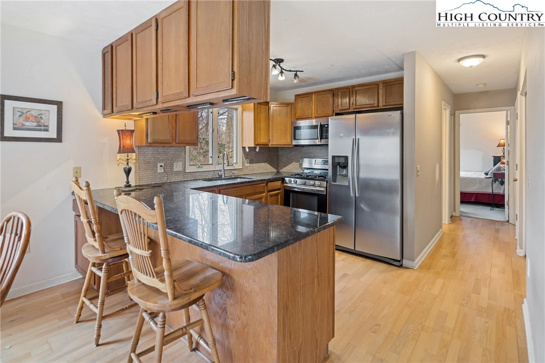 Image number 1 for the current listing