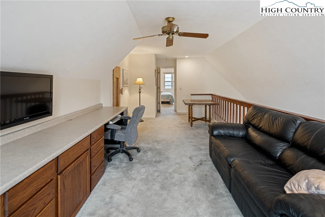 Image number 21 for the current listing