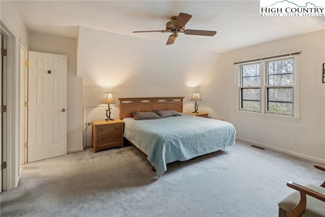 Image number 11 for the current listing