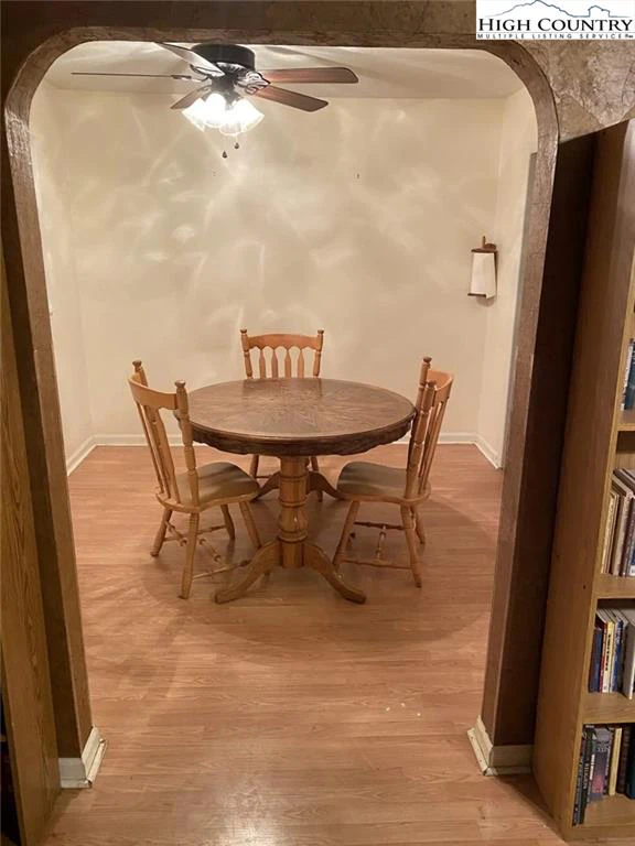 Image number 9 for the current listing