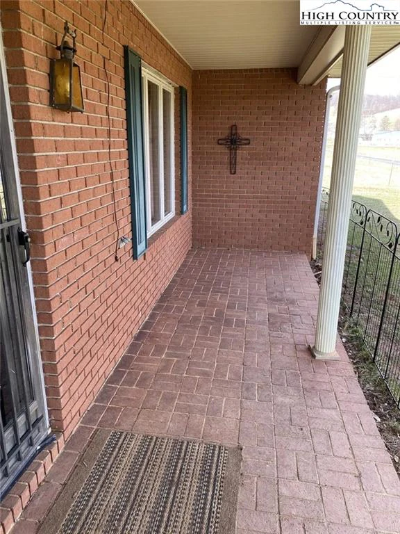 Image number 5 for the current listing
