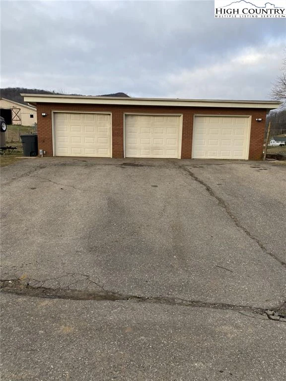 Image number 4 for the current listing