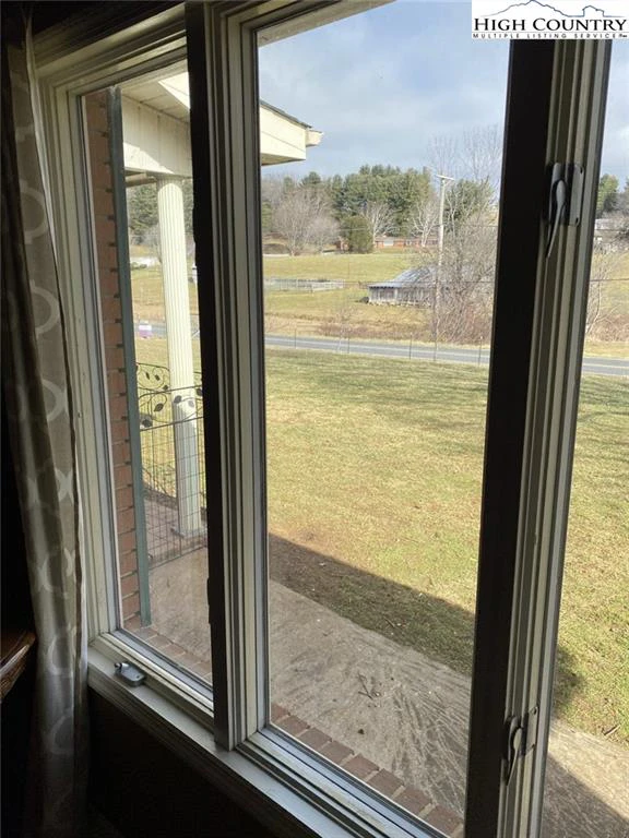 Image number 15 for the current listing