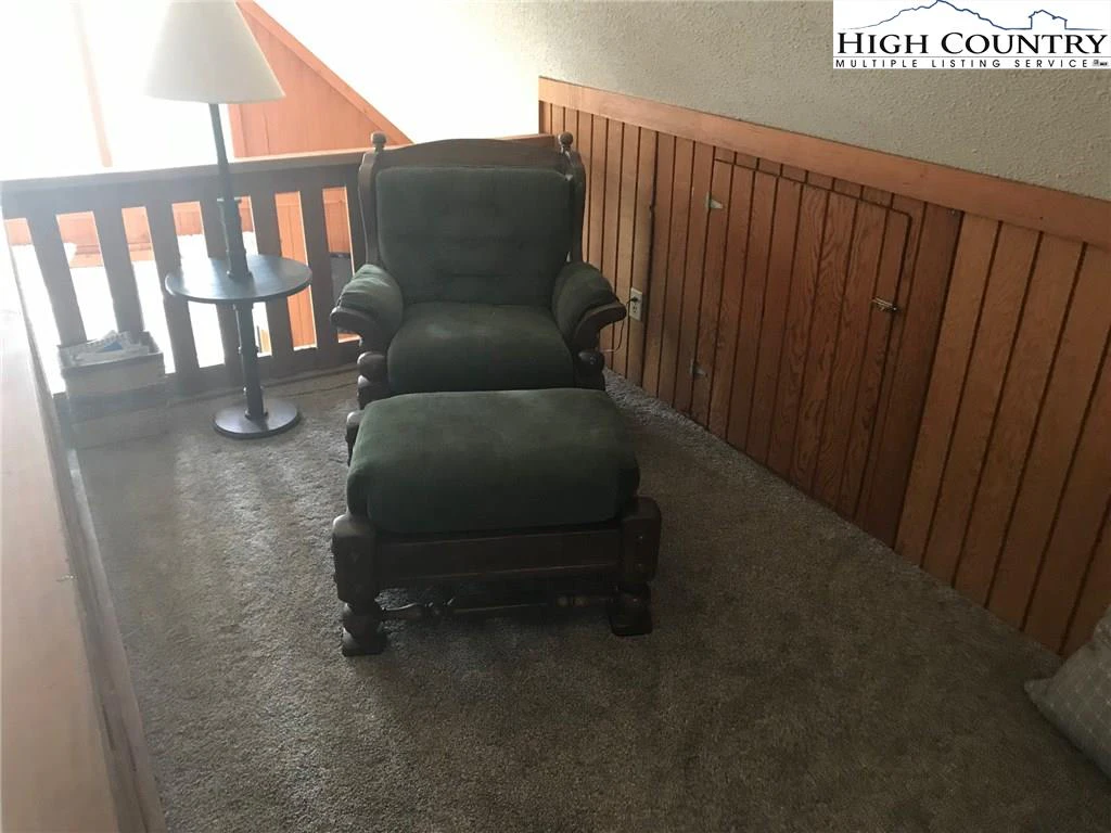Image number 2 for the current listing