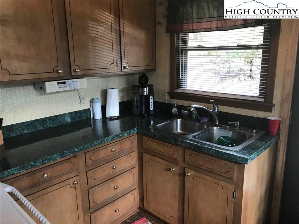 Image number 21 for the current listing