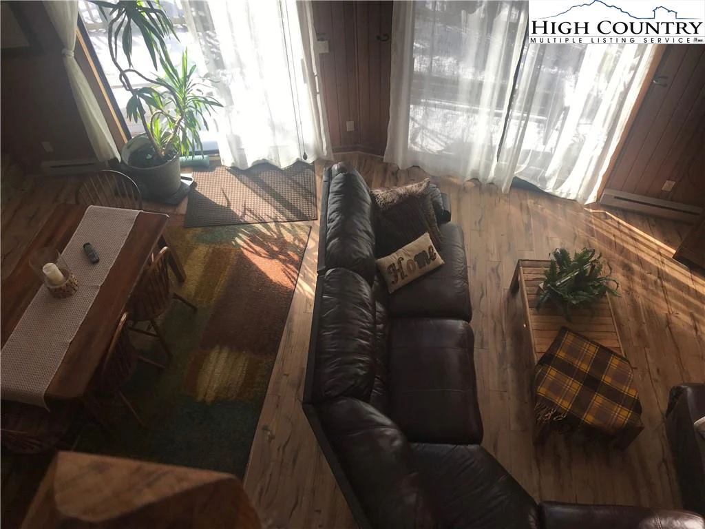 Image number 4 for the current listing