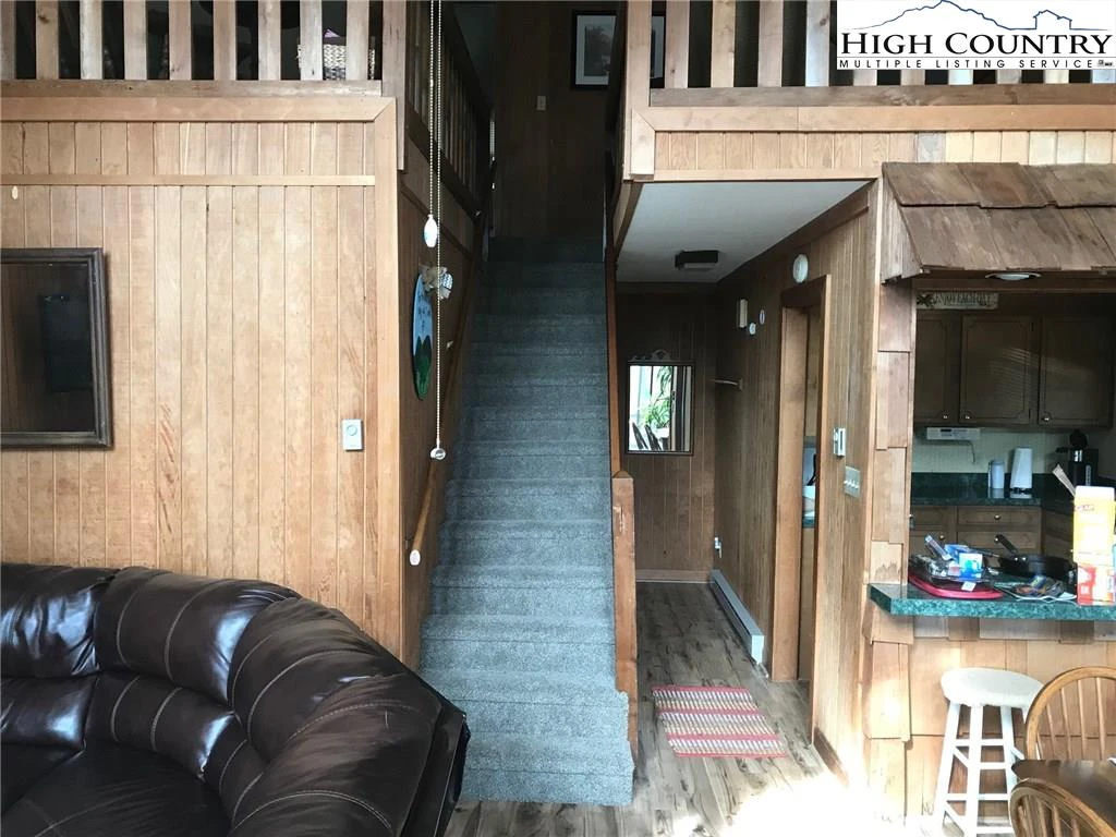Image number 3 for the current listing
