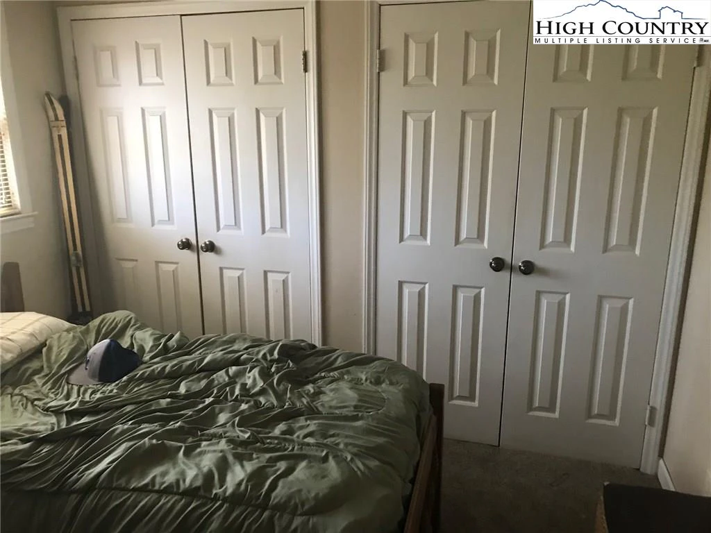 Image number 14 for the current listing