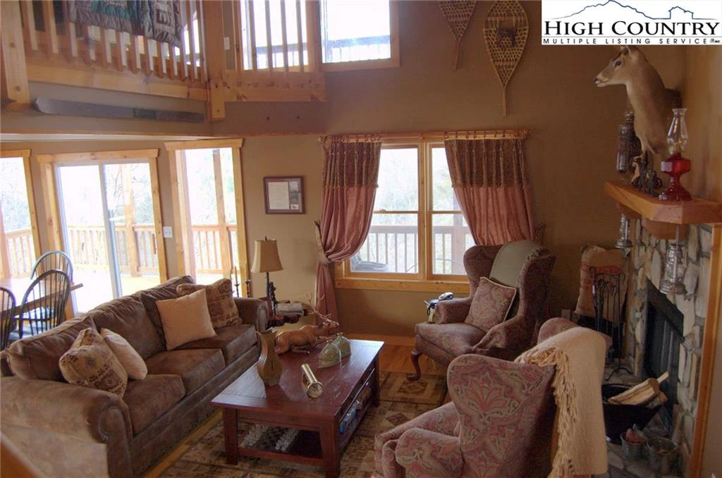 Image number 18 for the current listing