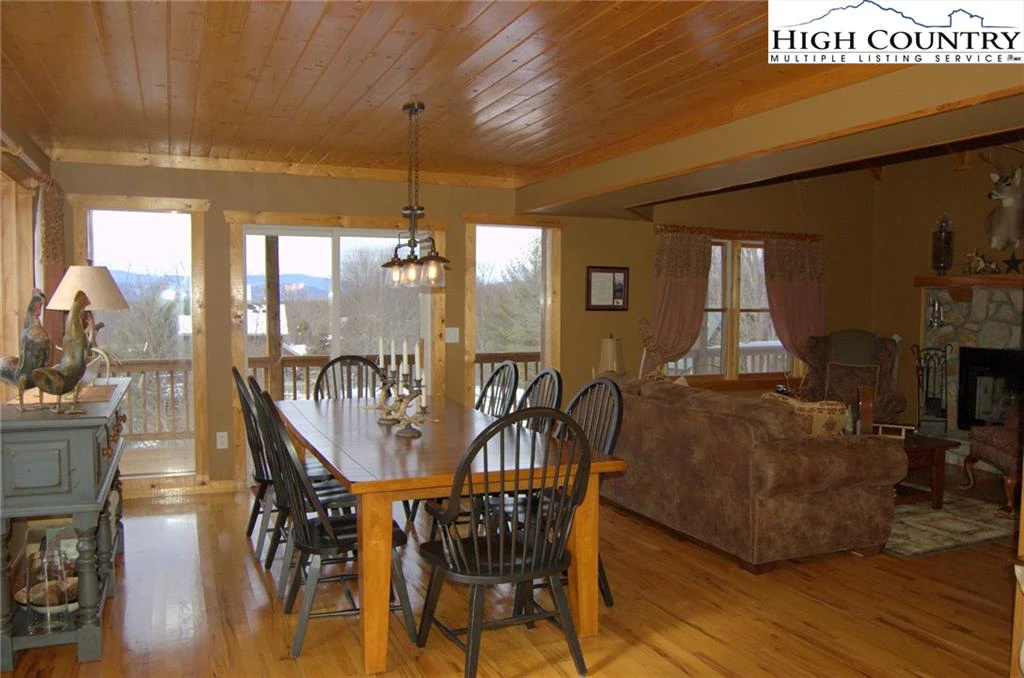 Image number 16 for the current listing