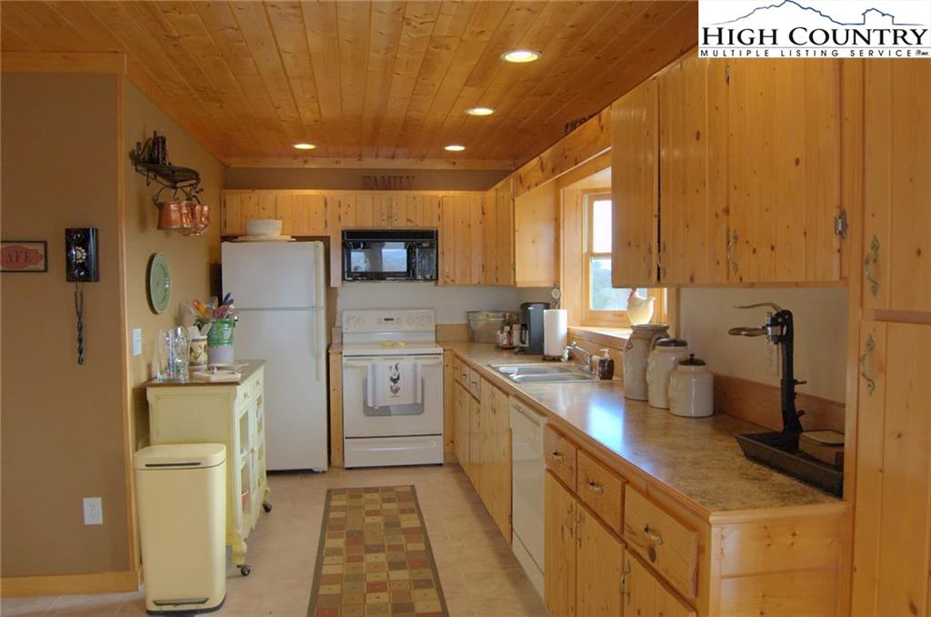 Image number 15 for the current listing
