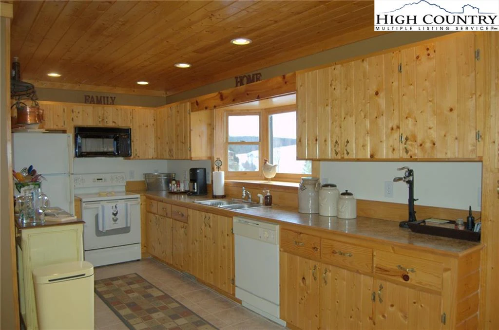Image number 14 for the current listing