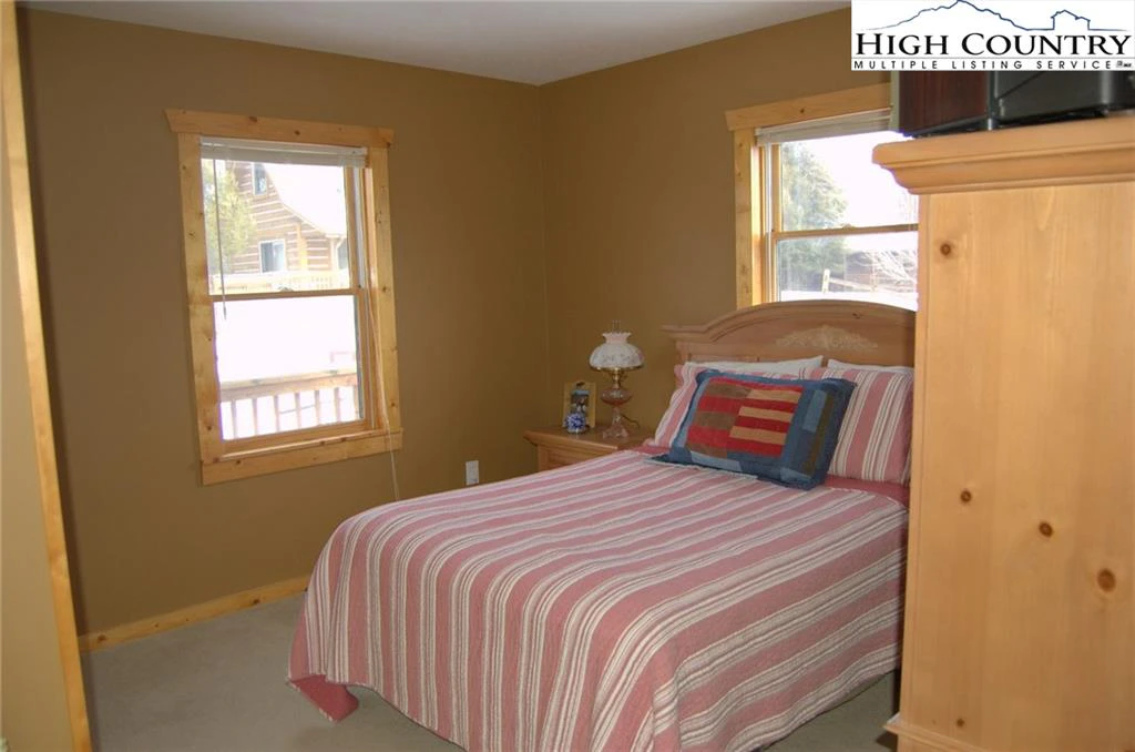 Image number 13 for the current listing