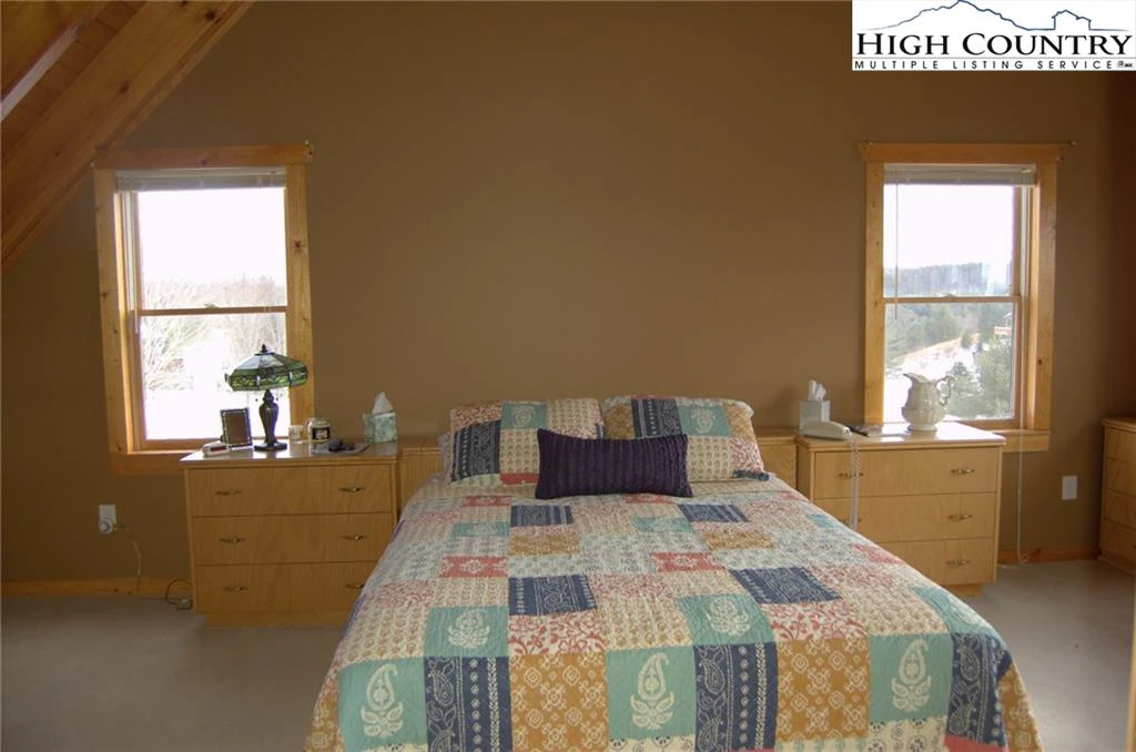 Image number 11 for the current listing