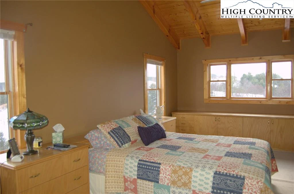 Image number 10 for the current listing