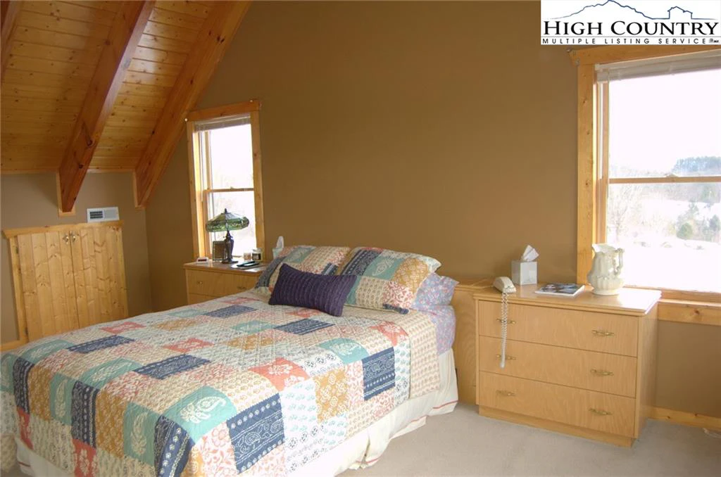 Image number 9 for the current listing