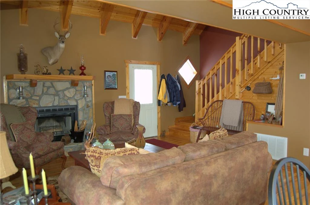 Image number 21 for the current listing