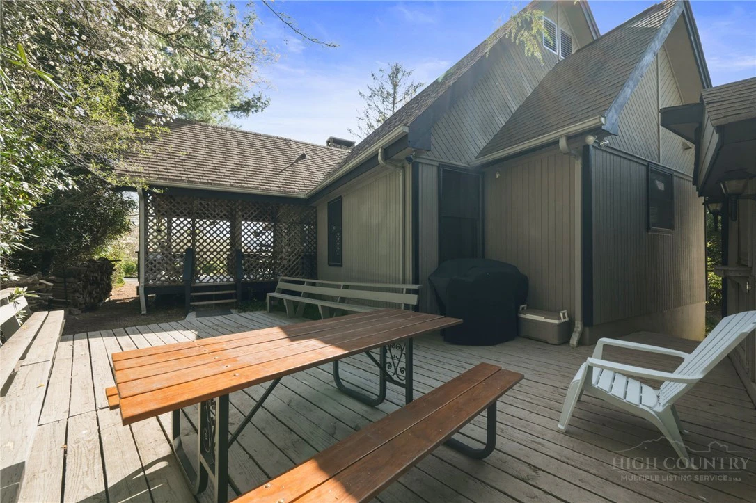 Image number 13 for the current listing
