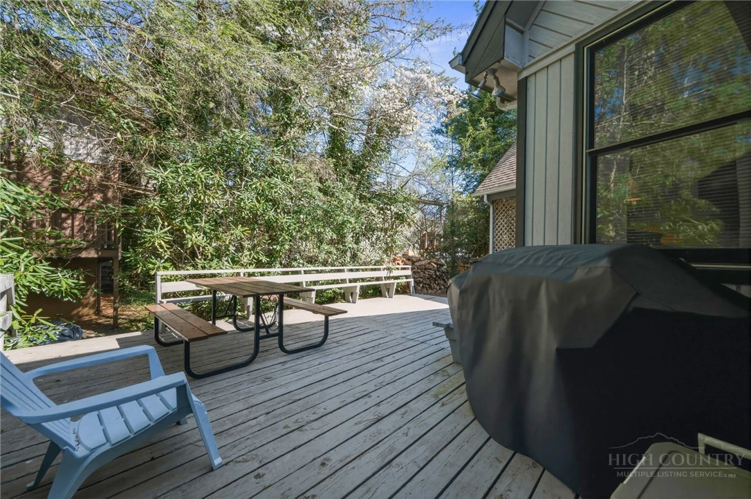 Image number 14 for the current listing