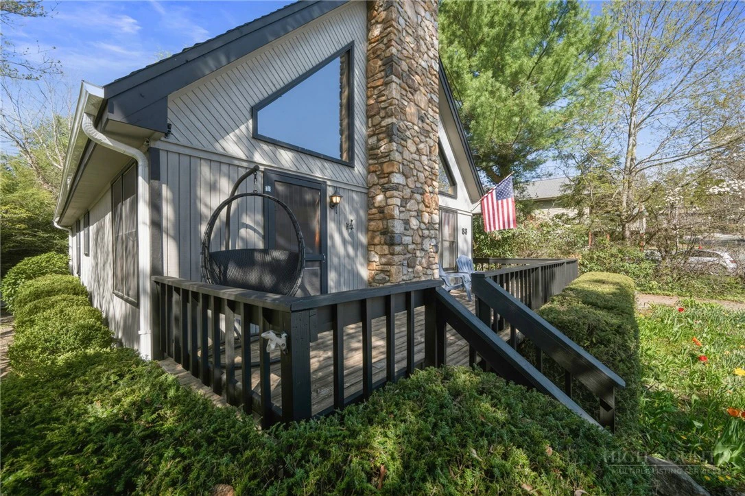 Image number 17 for the current listing
