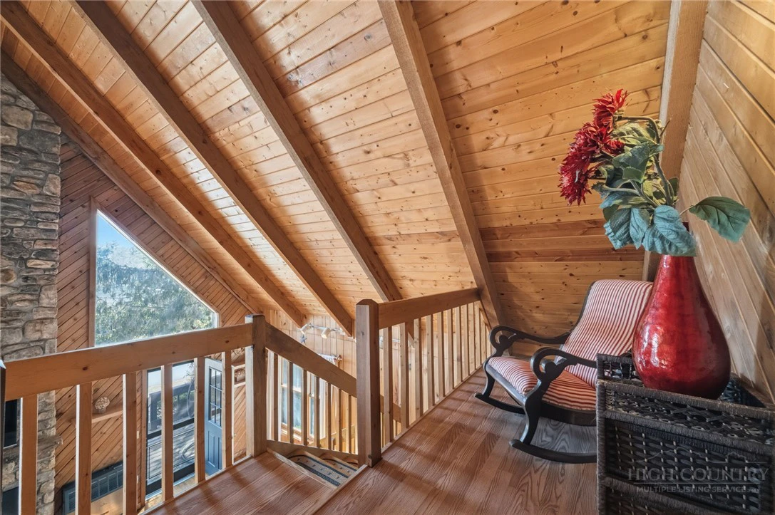 Image number 10 for the current listing