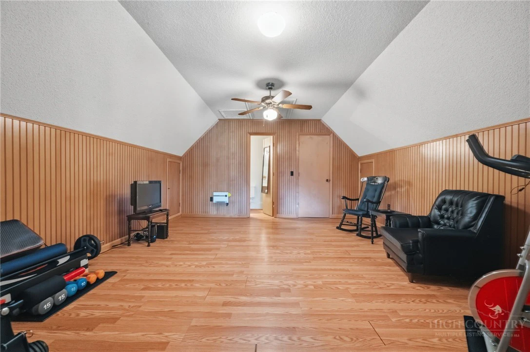 Image number 3 for the current listing