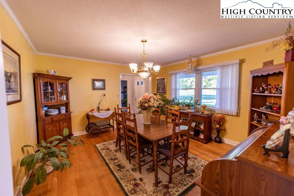 Image number 3 for the current listing