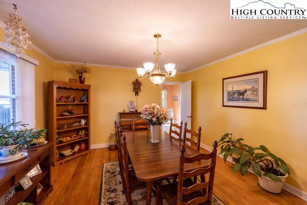 Image number 4 for the current listing