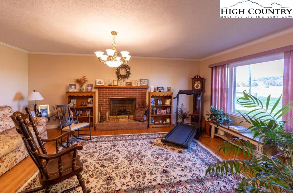 Image number 5 for the current listing