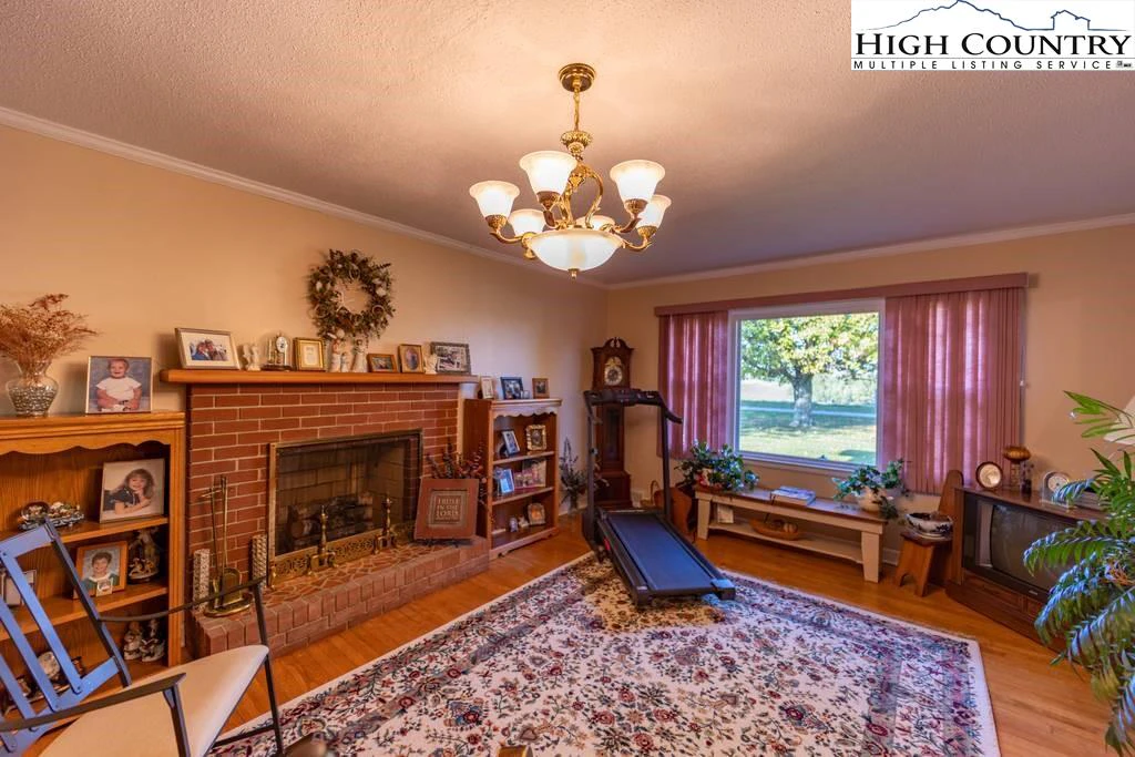 Image number 6 for the current listing