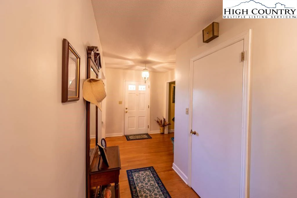 Image number 7 for the current listing