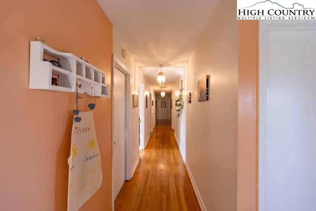 Image number 9 for the current listing