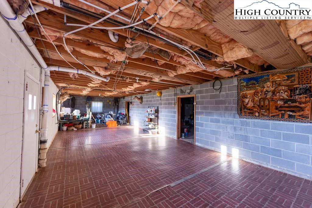 Image number 16 for the current listing