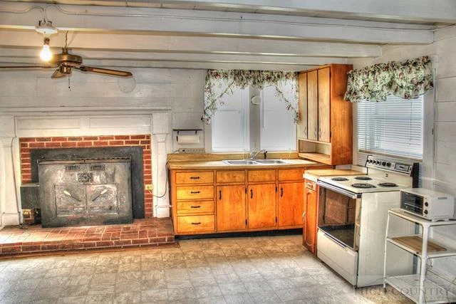 Image number 7 for the current listing