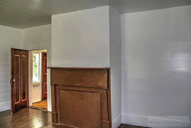 Image number 5 for the current listing
