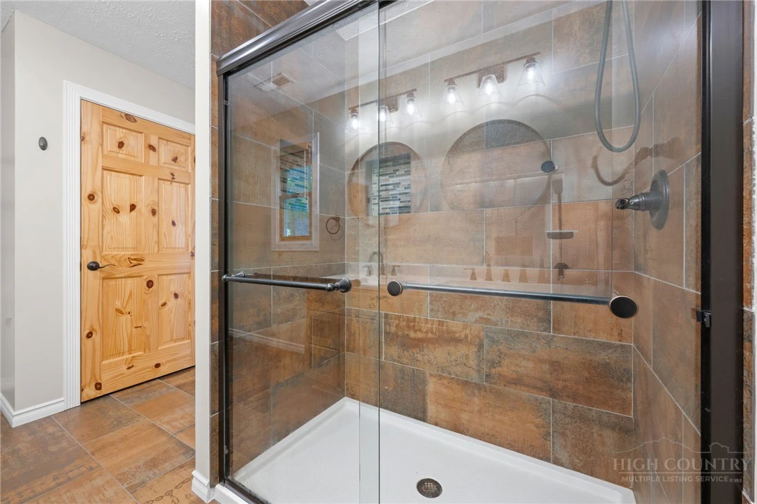 Image number 3 for the current listing