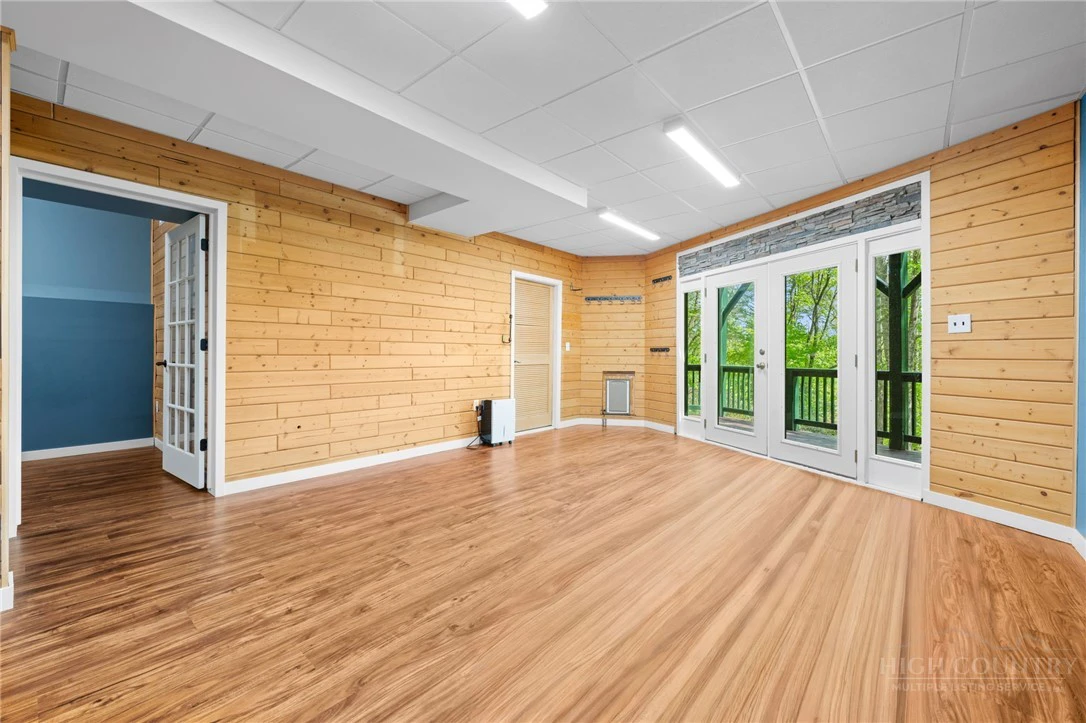 Image number 10 for the current listing