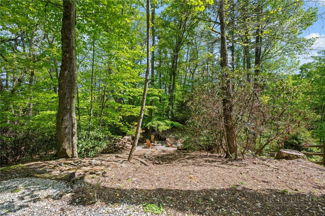 Image number 19 for the current listing