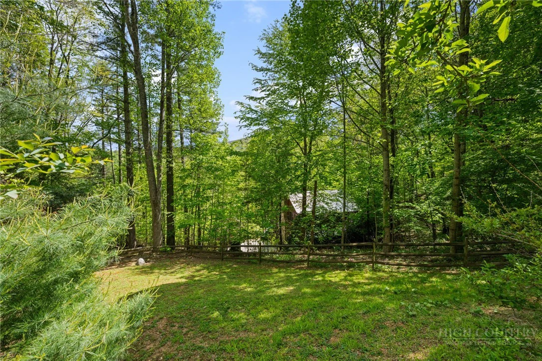 Image number 21 for the current listing
