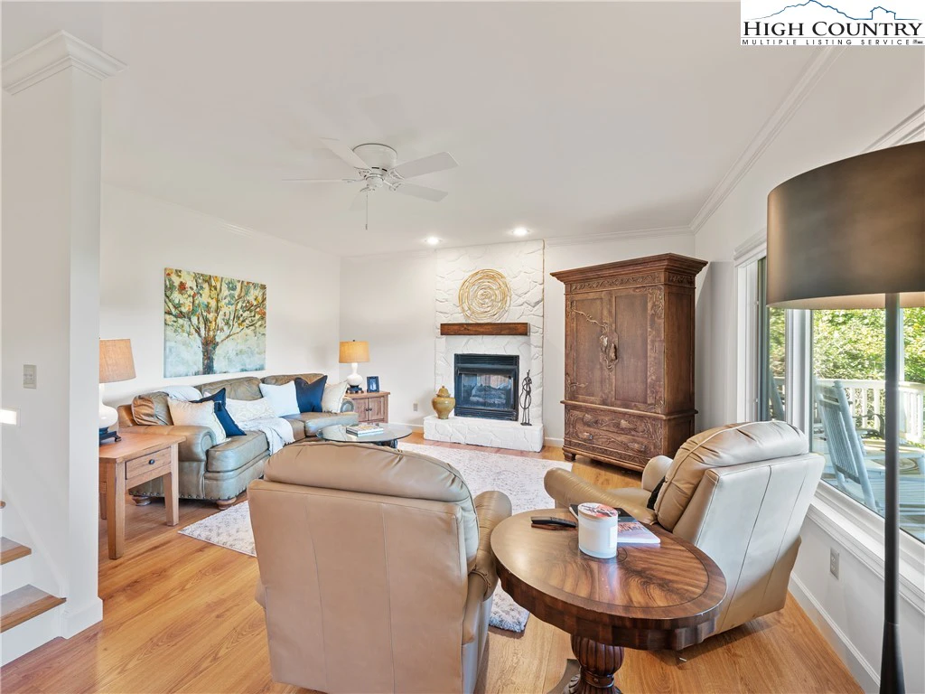 Image number 16 for the current listing