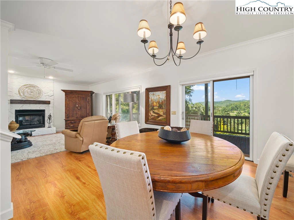 Image number 14 for the current listing