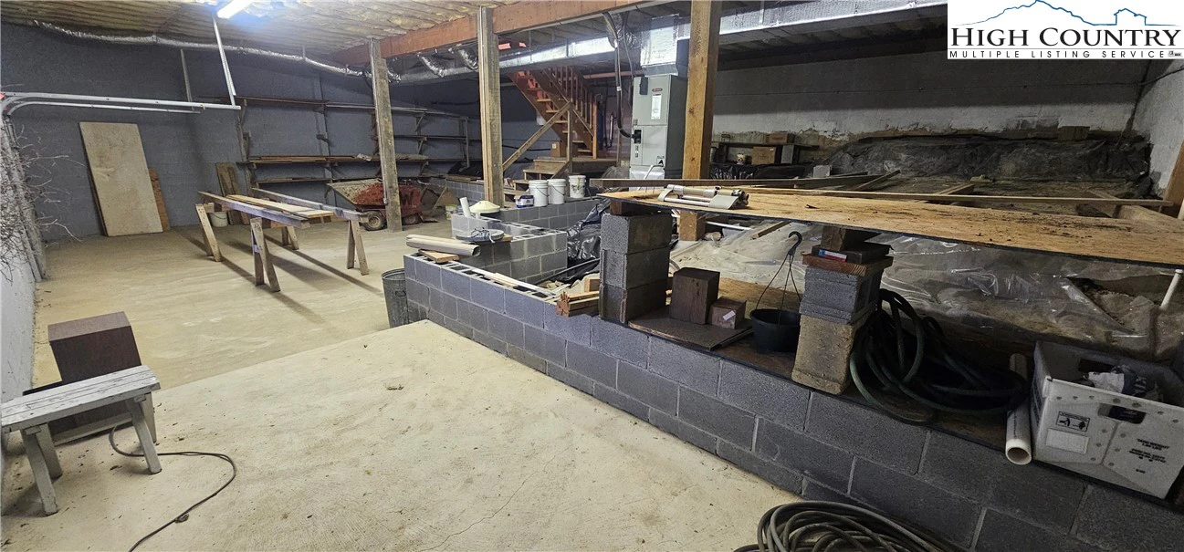 Image number 4 for the current listing