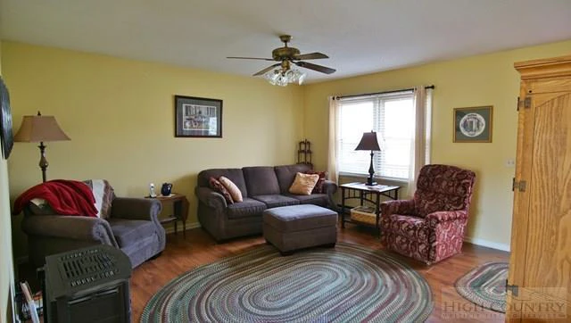 Image number 6 for the current listing